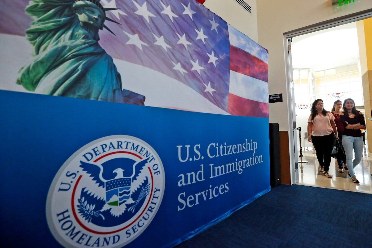 Trump sufre revés judicial por las visas H-1B en EE.UU., ¿qué es lo que implica para trabajadores?