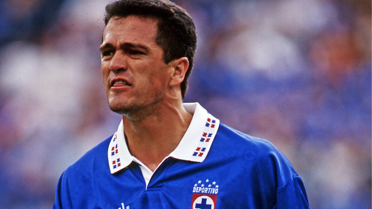 Carlos Hermosillo destacó que los refuerzos que han llegado a Cruz Azul no están a la altura del club.