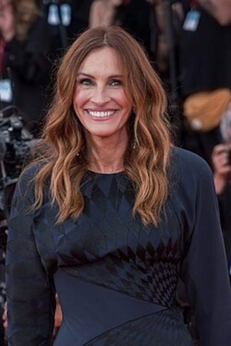 Julia Roberts, la eterna Novia de Estados Unidos, sigue siendo dueña de una de las sonrisas más legendarias del cine y mantiene intacto ese encanto especial que la hace única. Foto: Wikipedia.