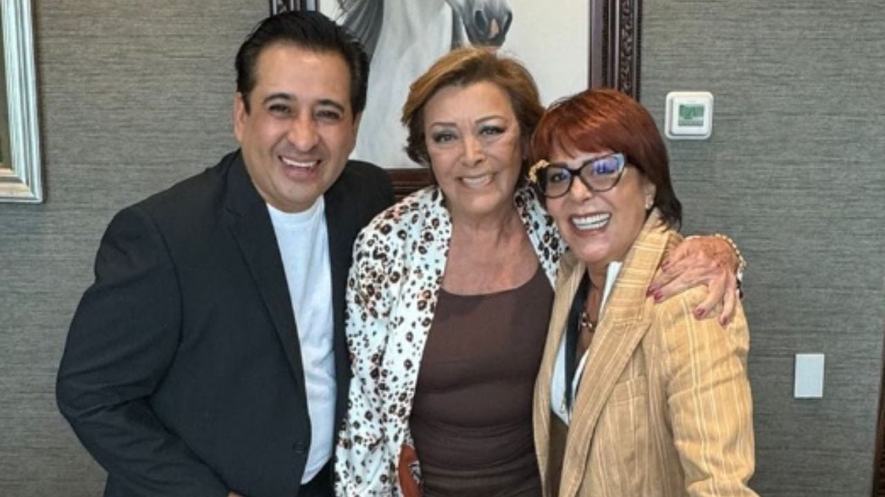 Sylvia Pasquel y Alejandra Guzmán en la firma de documentos para la Fundación Sylvia Pinal