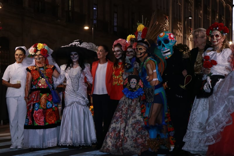 Encendido decorativo por el Día de Muertos en el Centro Histórico