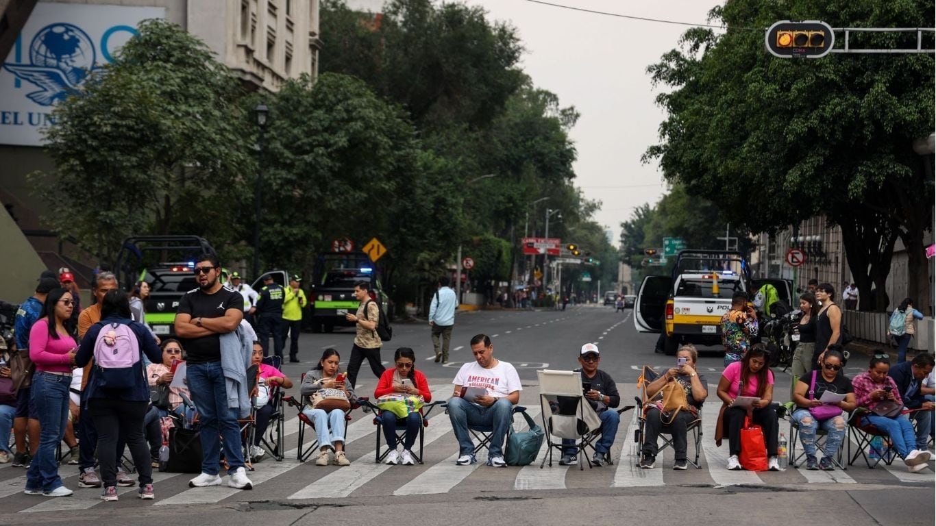 CNTE amenaza con bloquear Segob