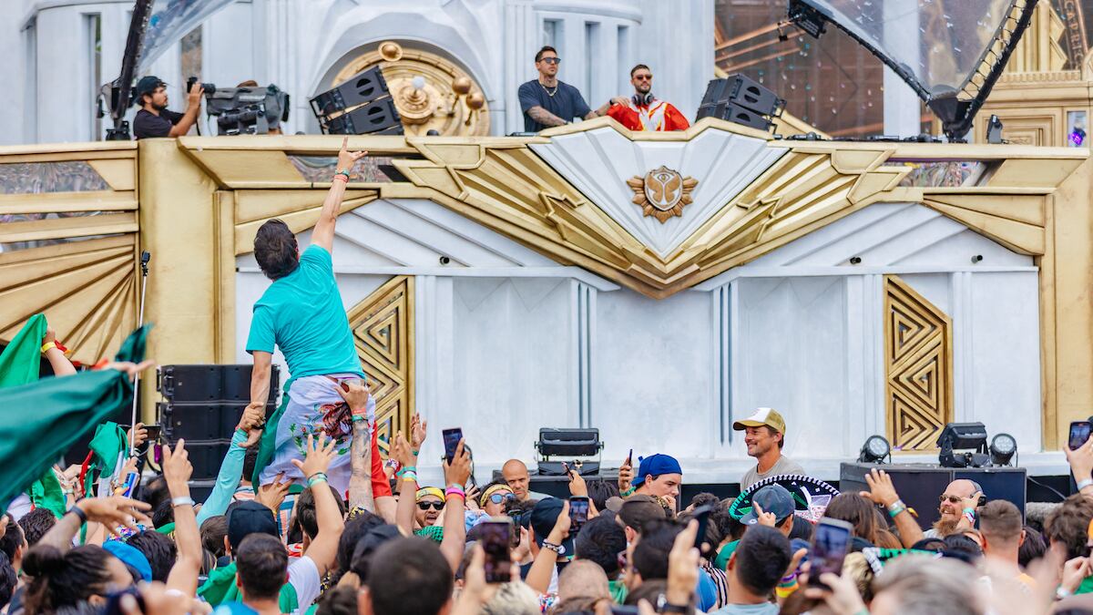 Tom & Collins tocaron en el escenario principal.