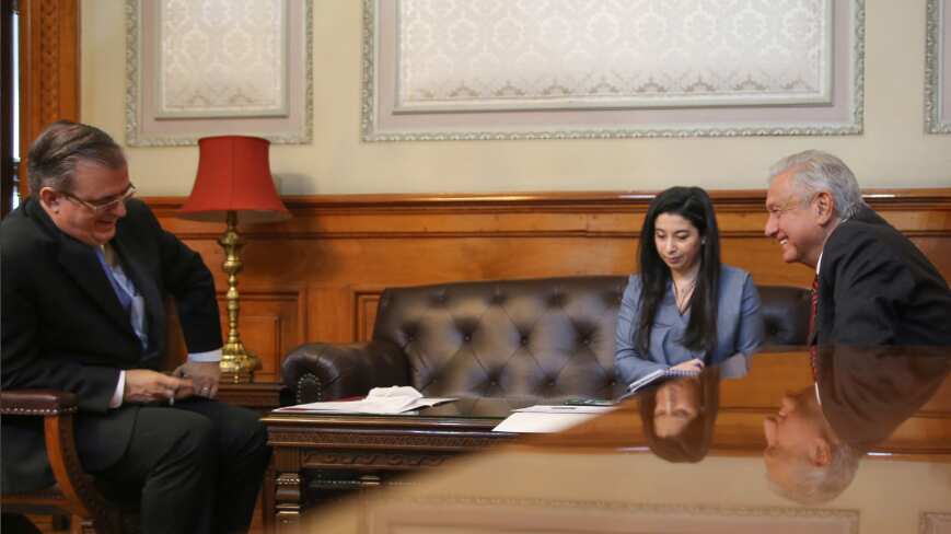 Durante la llamada, el presidente estuvo acompañado por el canciller Marcelo Ebrard