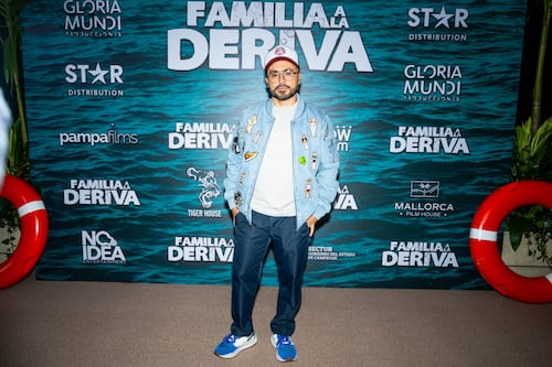 Alfonso Pineda reafirma su versatilidad cinematográfica con ‘Familia a la Deriva’