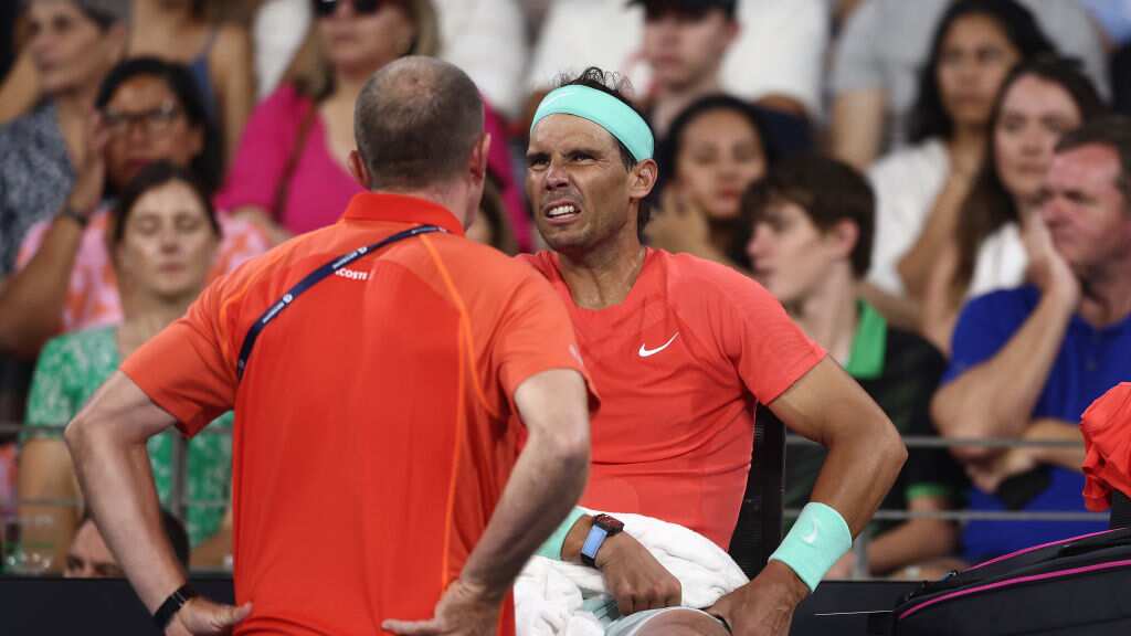 Rafael Nadal recibió atención médica en el último set del juego.