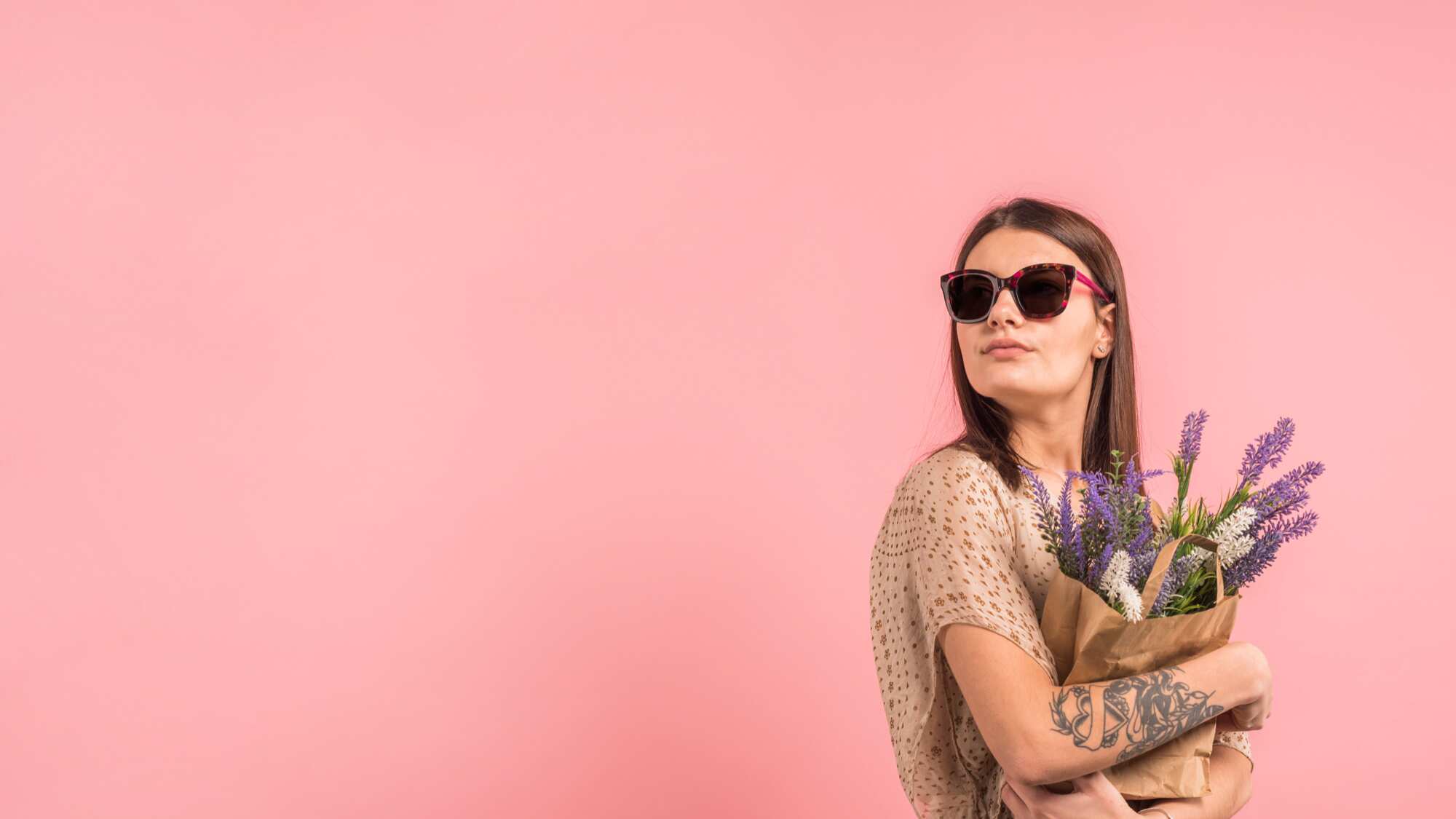 Esta temporada, apuesta por lo fresco, lo sencillo y lo que te haga sentir espectacular. ¡La primavera está aquí y tu estilo lo sabe!