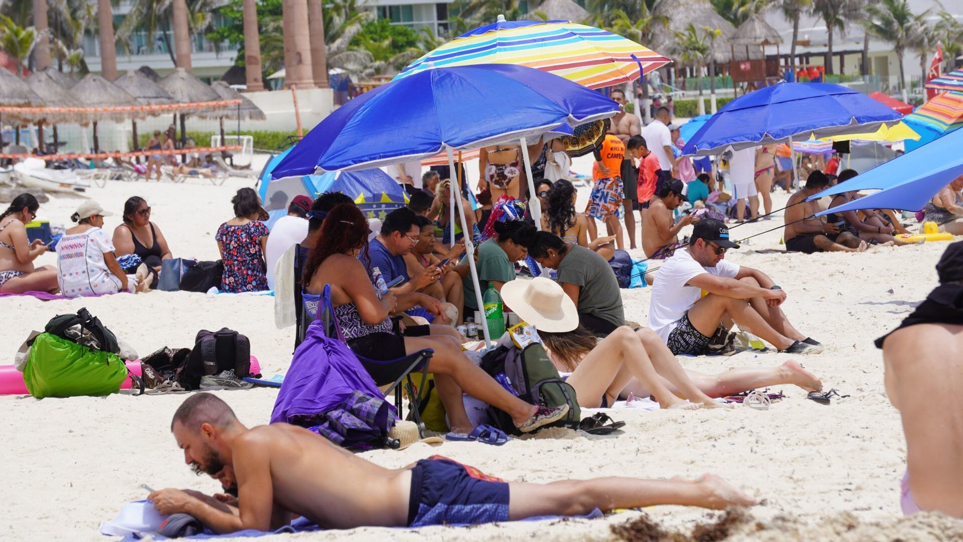 Diputados avalan aumento a 12 días de vacaciones sin interrupciones