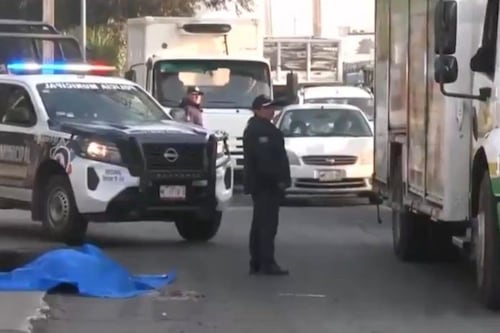 Fatal accidente en Ecatepec: tráiler arrolla a hombre que intentaba cambiar neumático
