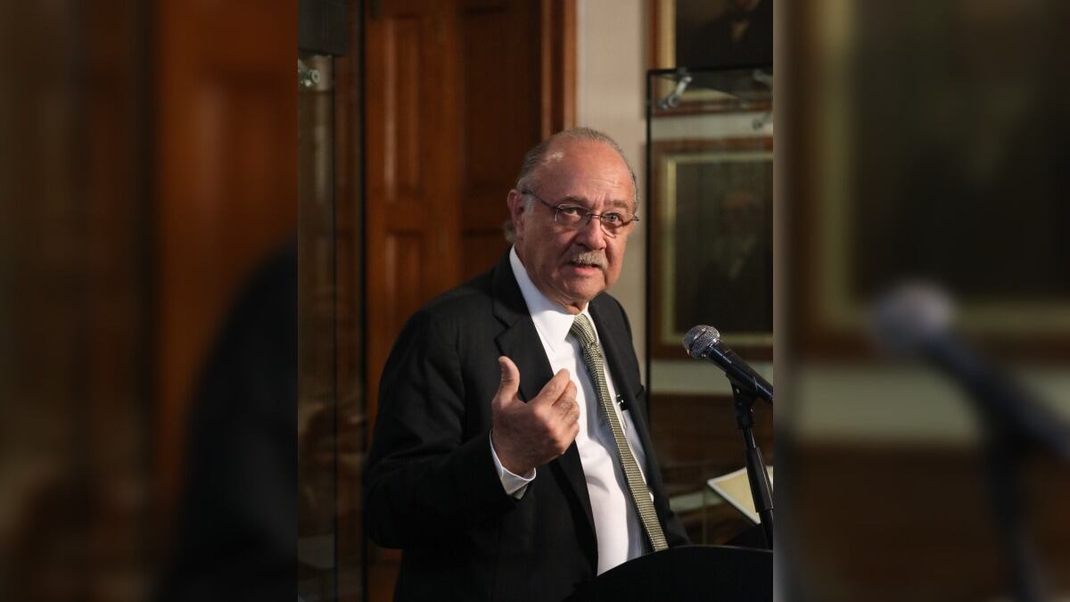 El amparo del juez de distrito fue presentado por Javier Navarro por violación a sus derechos adquiridos.