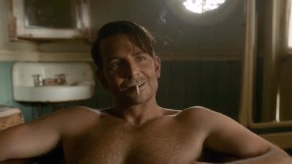 El guion incluye un desnudo frontal del actor Bradley Cooper durante una escena en el que su personaje, Stanton Carlisle, tiene sexo en una bañera.