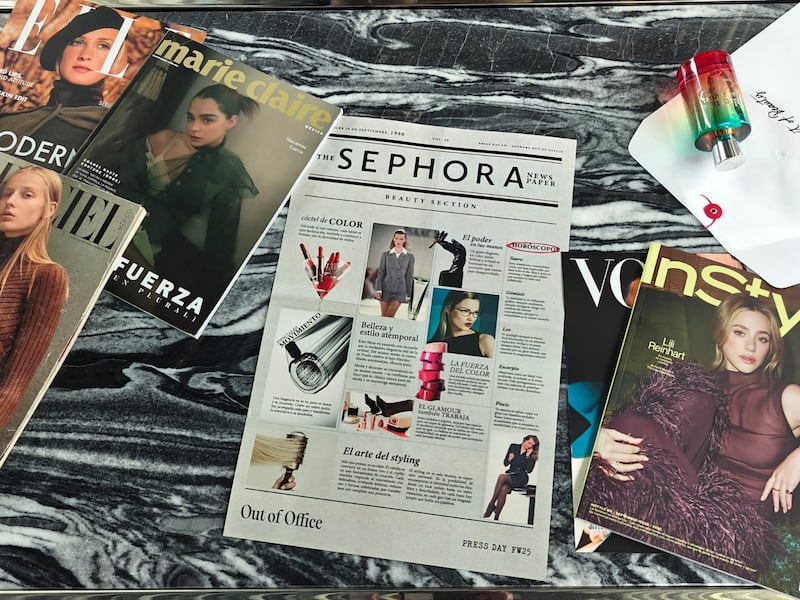 Entre oficinas retro, experiencias olfativas y un roof garden con DJ, Sephora presentó los productos que marcarán la temporada, desde la primera fragancia de Rare Beauty hasta lo último de Fenty Skin y Patrick Ta Beauty