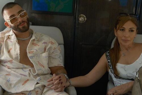 Manuel Turizo genera polémica tras besar a su mamá en la boca