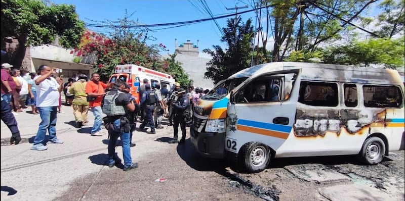 Queman unidades en Chilpancingo