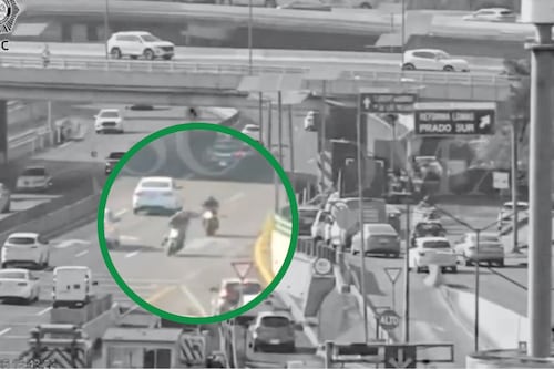 Escape mortal en CDMX: colombianos huyen en sentido contrario en Periférico