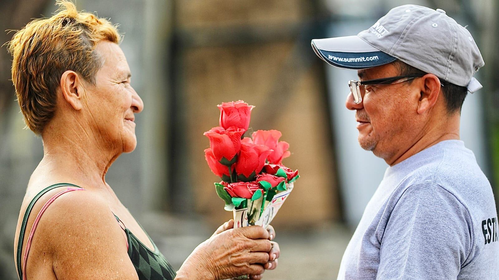 Como Melquiades y Ruth, cientos de parejas sellarán su amor en la Explanada de Palacio de Gobierno.