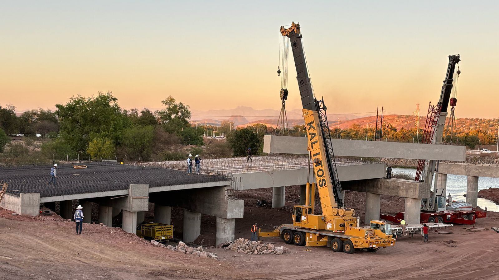 Construcción puente vehicular