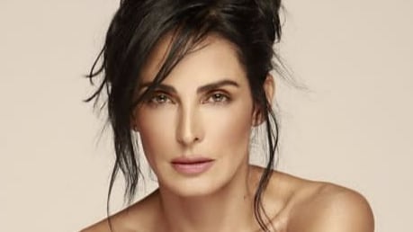 Ximena Herrera presume de su espectacular figura en traje de baño a sus 43 años