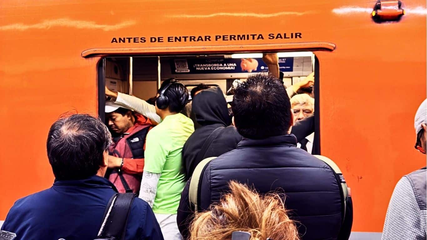 Metro de la CDMX con alta demanda