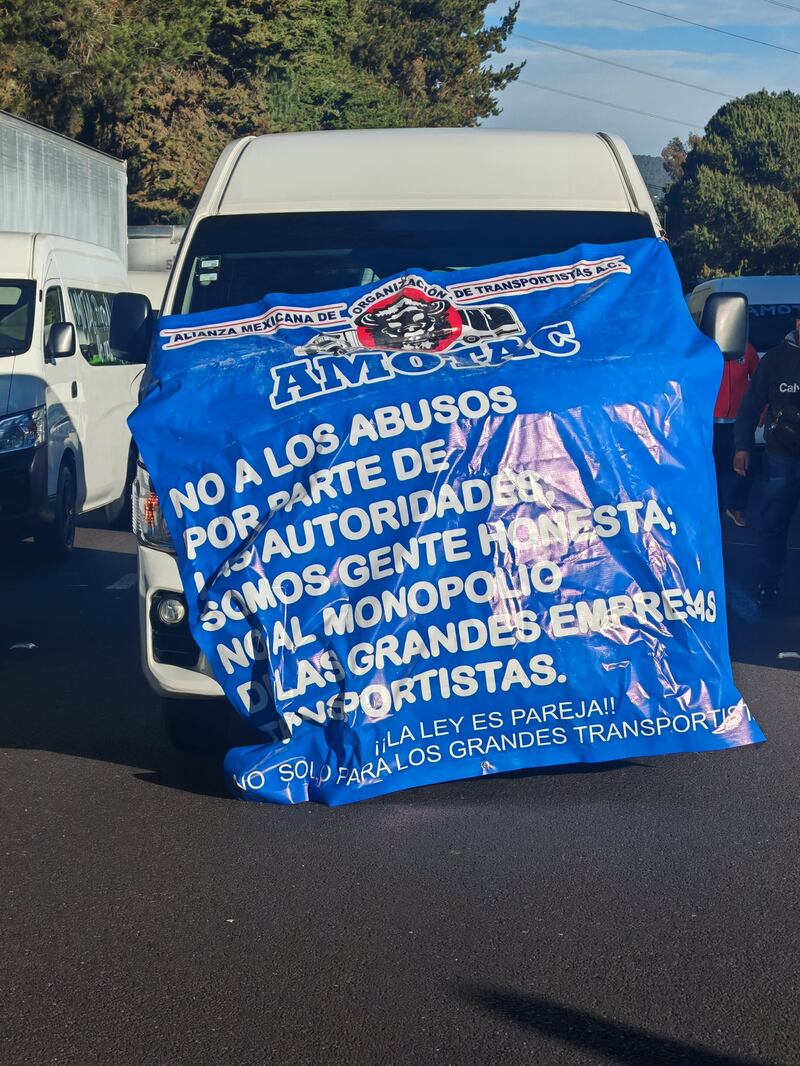 Hartos de la inseguridad y el crimen, cerraron las carreteras del país. (Captura de pantalla vía Tania Aguilar)