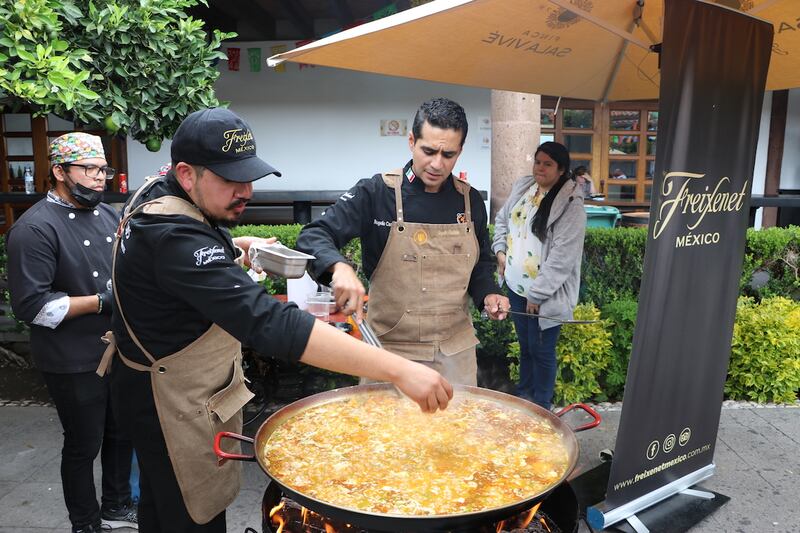 Los chefs Rogelio Castañón y Alfonso Ovalle son los autores de la mejor paella del mundo y describen a Publimetro el honor que tuvieron de representar a México en uno de los concursos más importantes en torno a este platillo y nos dan su receta ganadora.