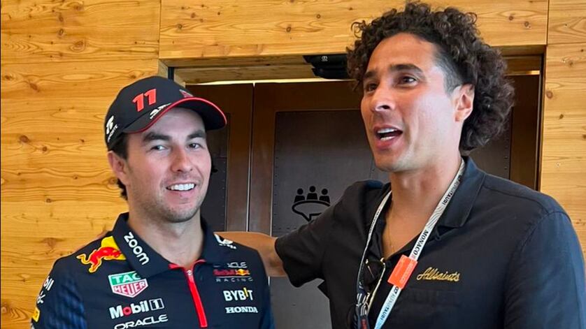 Guillermo Ochoa le recordó a Checo Pérez que "es el mejor de la historia".