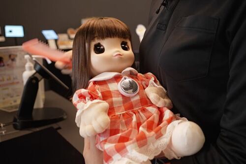 Conoce a Ami-chan, el robot diseñado para acompañar a adultos mayores