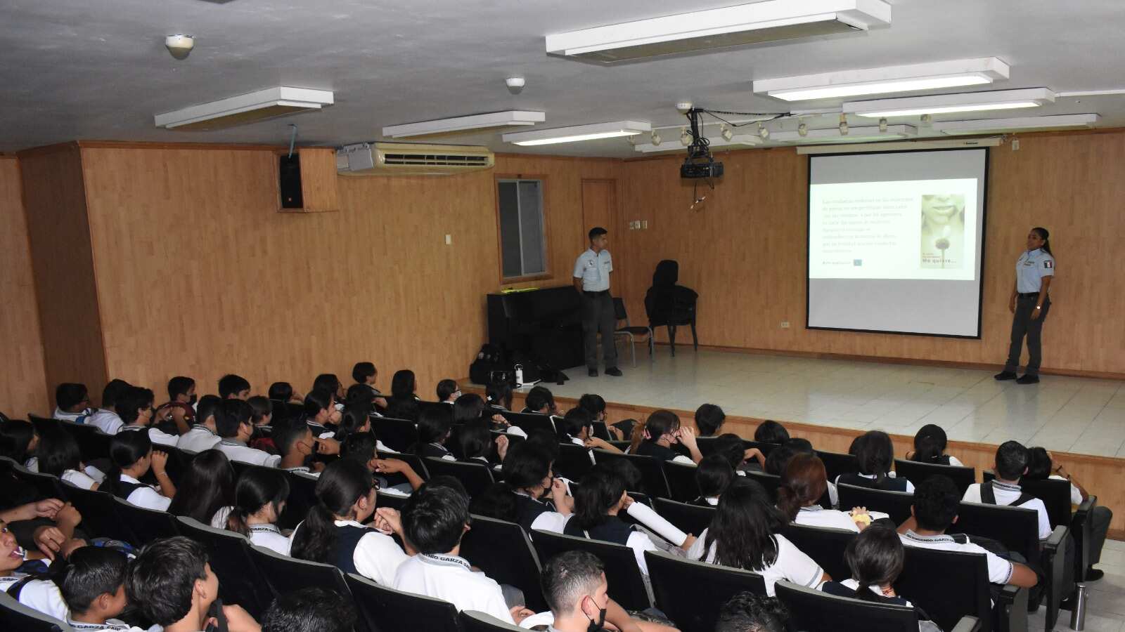 Si durante el taller se detecta a alguien con problemas psicosociales, se canaliza a las autoridades correspondientes, siempre y cuando los familiares lo acepten.