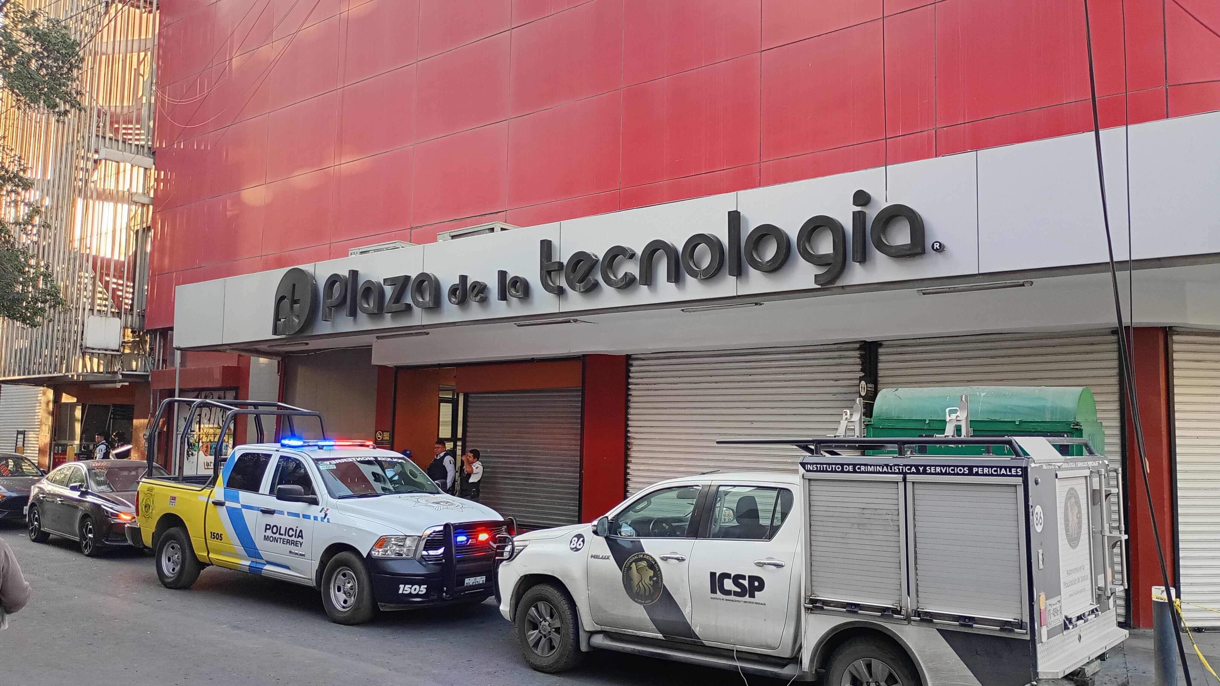 Las unidades policiacas rodearon las calles Hidalgo, Juárez y Morelos