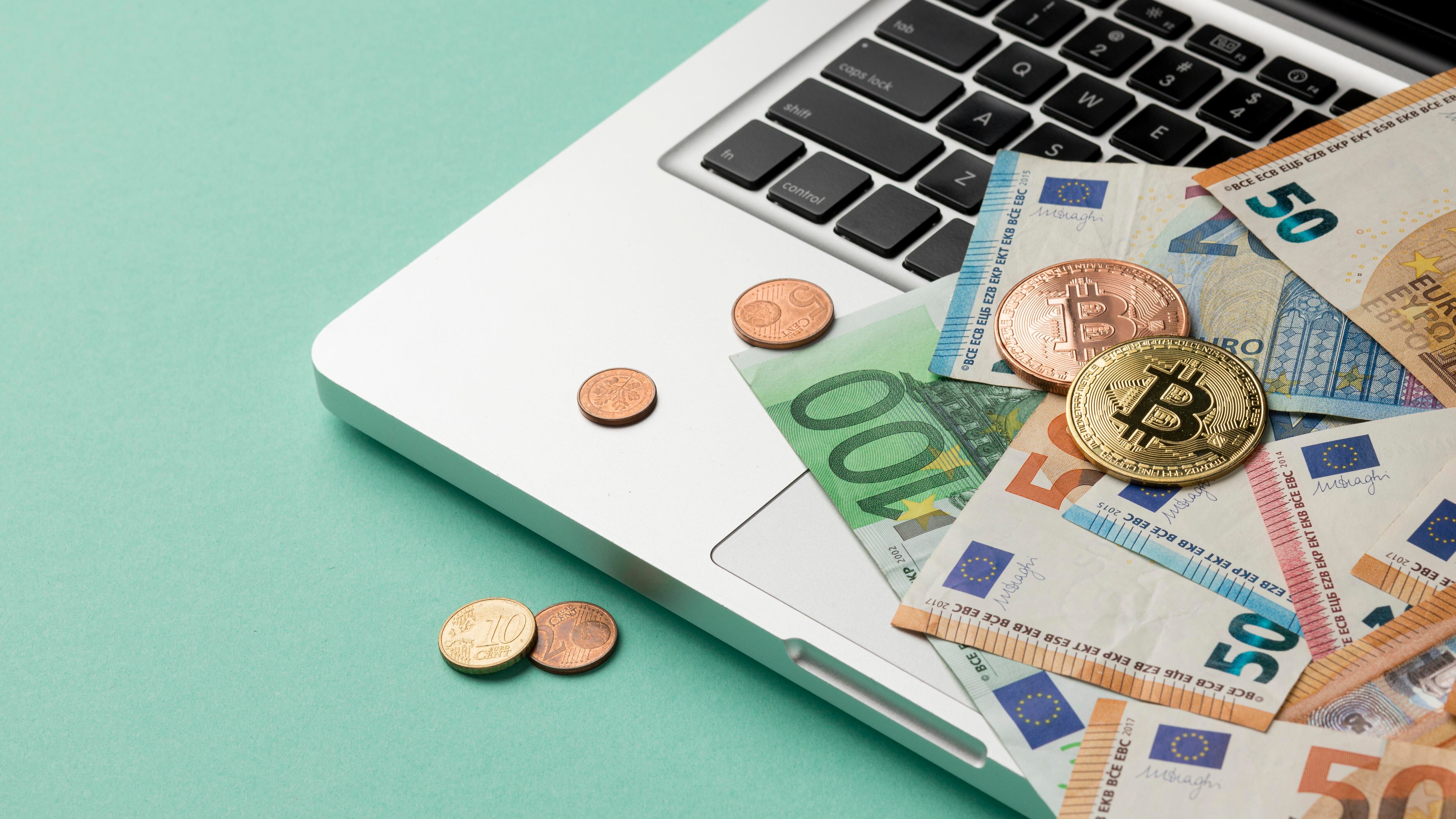 Al emprender un viaje a otro país, el cambio de moneda se convierte en un aspecto esencial para los viajeros. Foto: Freepik.