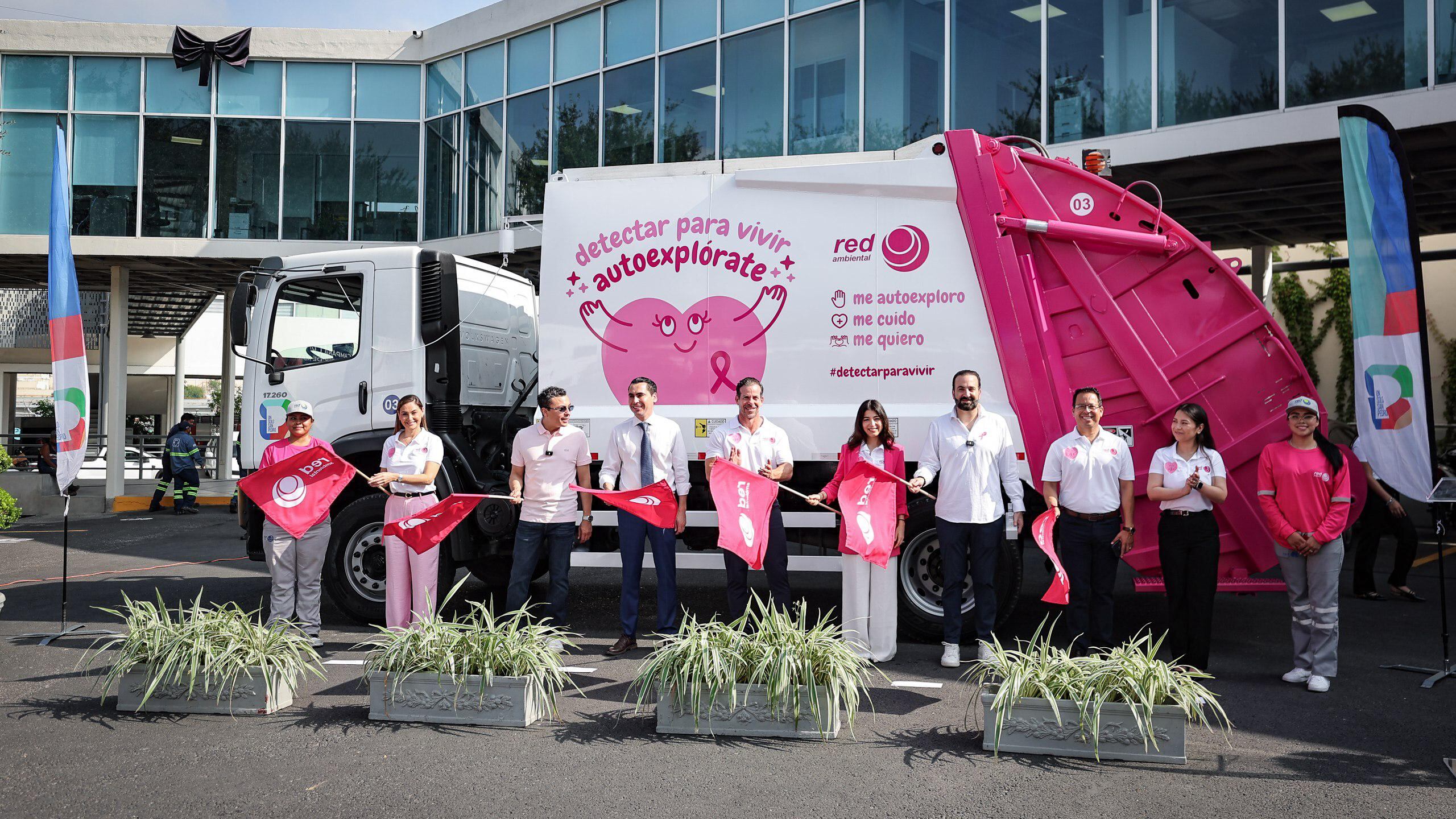Los camiones recolectores de desechos de la concesionaria Red Ambiental que dan servicio en San Pedro Garza García portarán un mensaje de prevención del cáncer de mama.