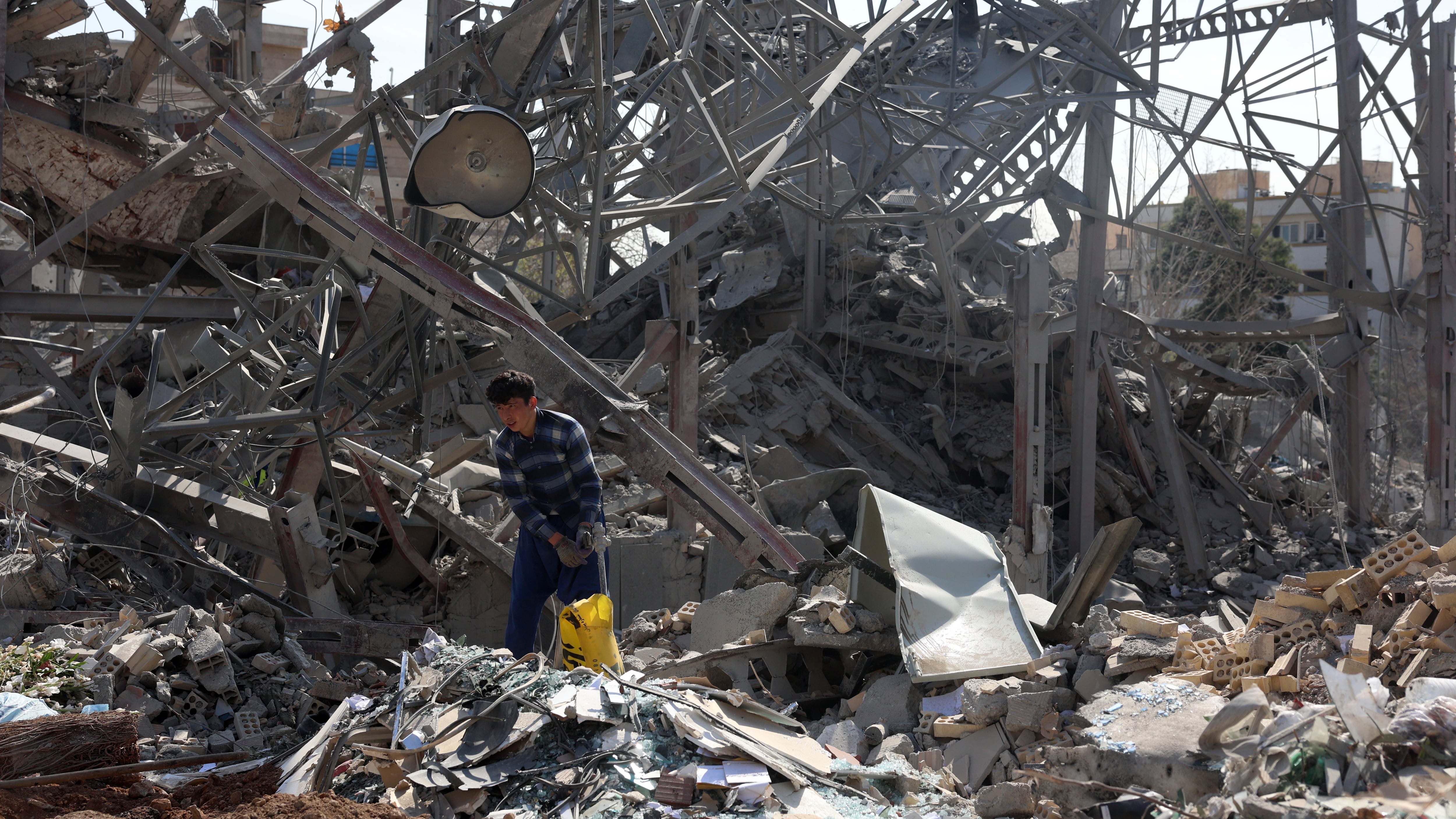 Daños provocados por los ataques de Israel y Estados Unidos en Teherán. EFE/EPA/ABEDIN TAHERKENAREH