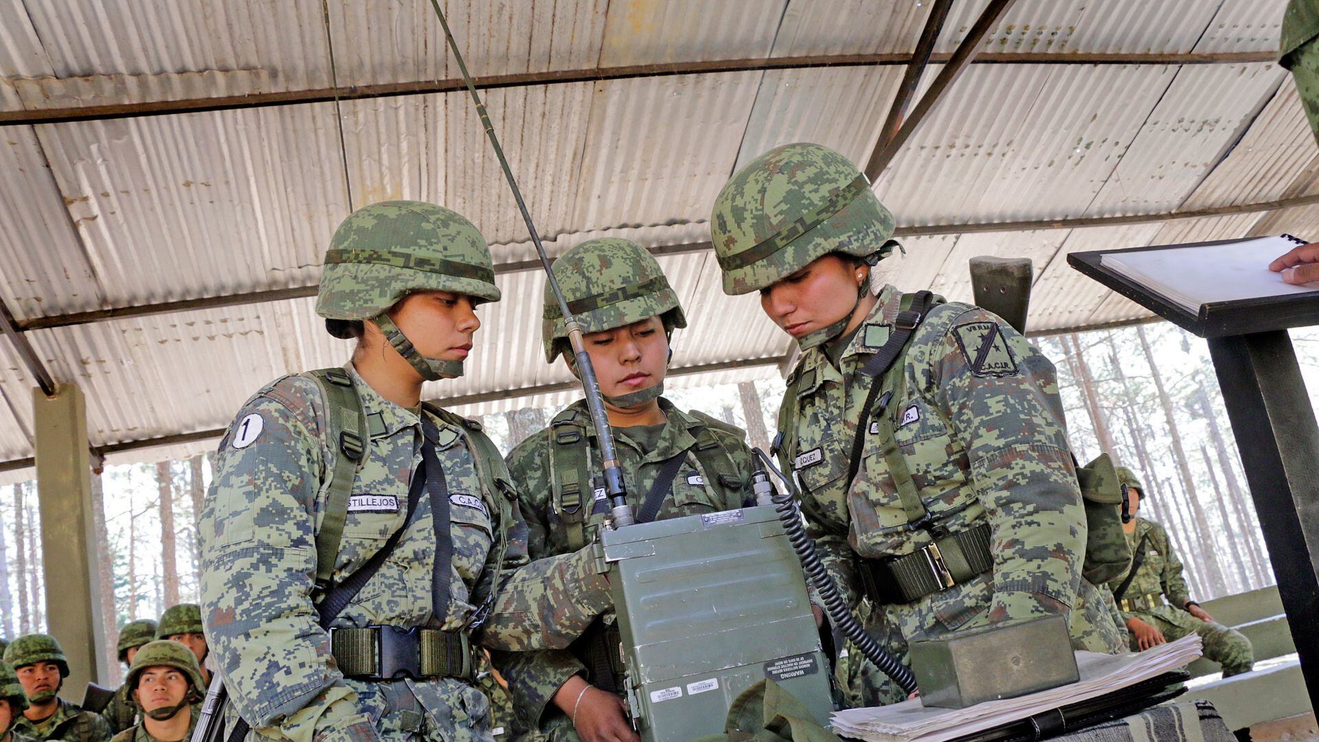 Sedena modifica reglamento para disminuir estatura para mujeres
