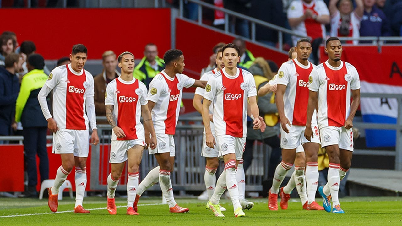 En el Clásico de Holanda, el Ajax goleó al PSV en la Amsterdam Arena. Por unos minutos hubo duelo mexicano entre Edson Álvarez y Erick Gutiérrez