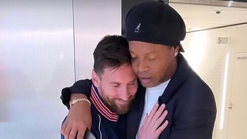 Los astros del futbol mundial, Lionel Messi y Ronaldinho, se volvieron a encontrar en el Parque de los Príncipes y el brasileño compartió algunas de las imágenes en su Instagram