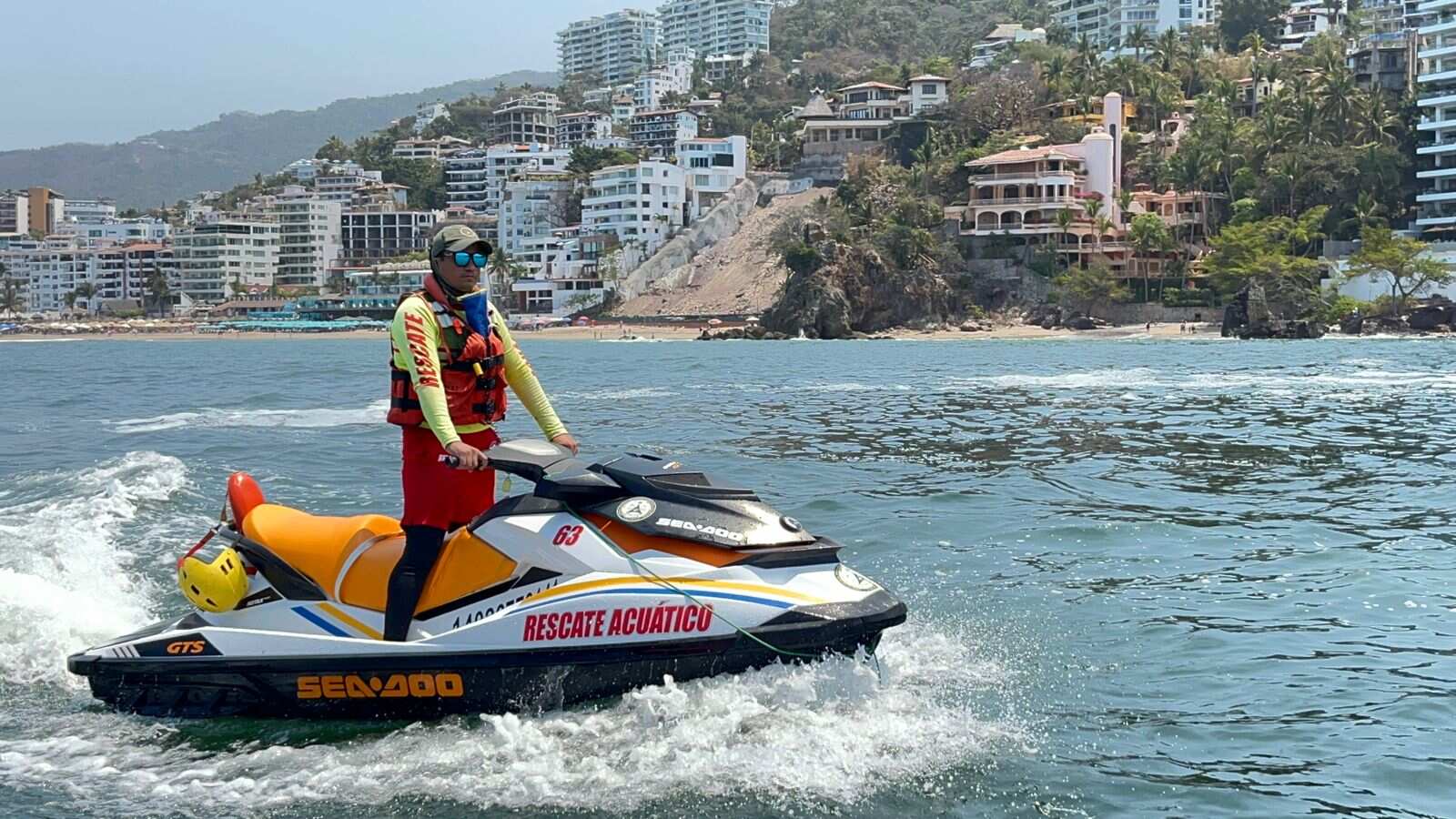 Las autoridades hacen el llamado que aquellas personas que terminen de comer, no ingresen a nadar, ante el riesgo de calambres.