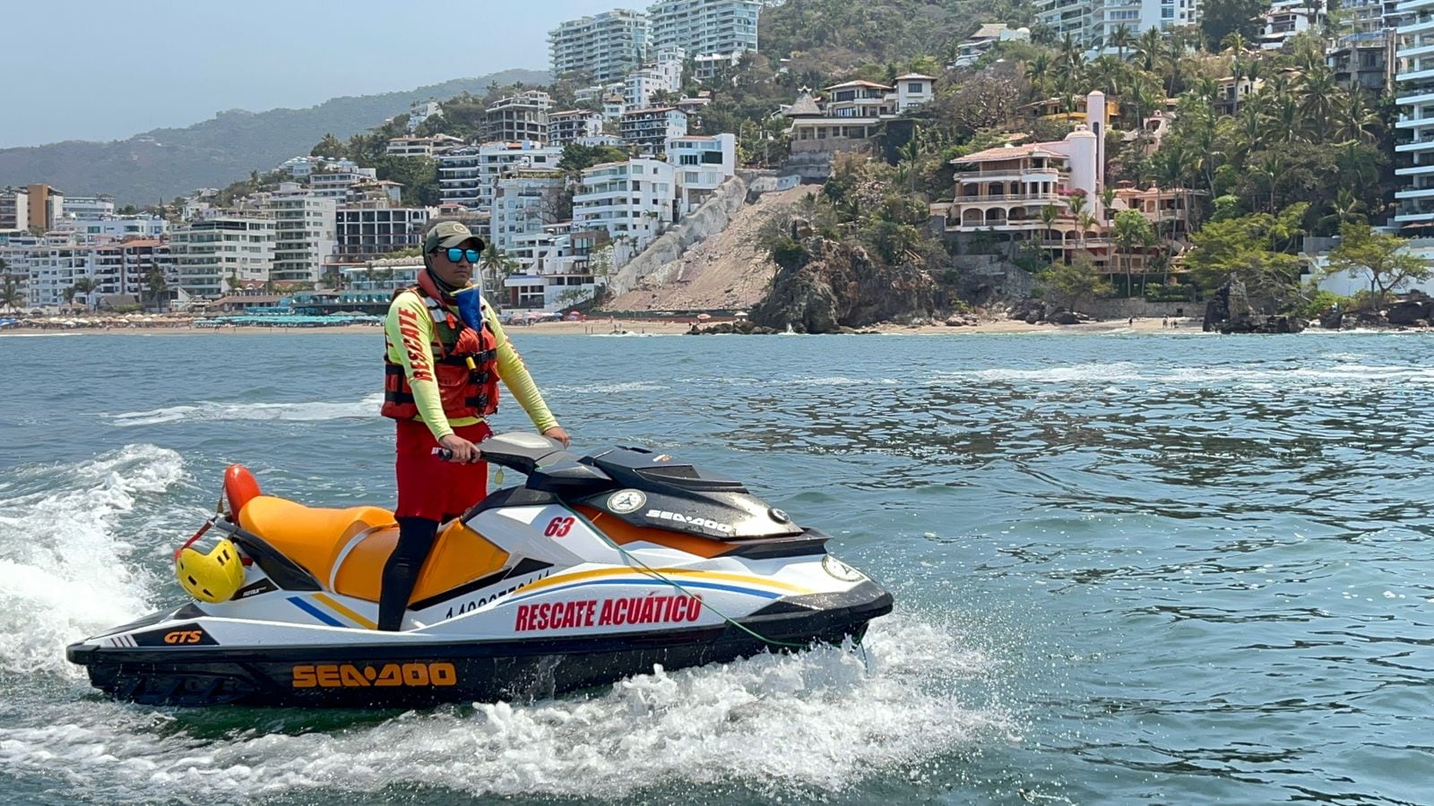 Las autoridades hacen el llamado que aquellas personas que terminen de comer, no ingresen a nadar, ante el riesgo de calambres.