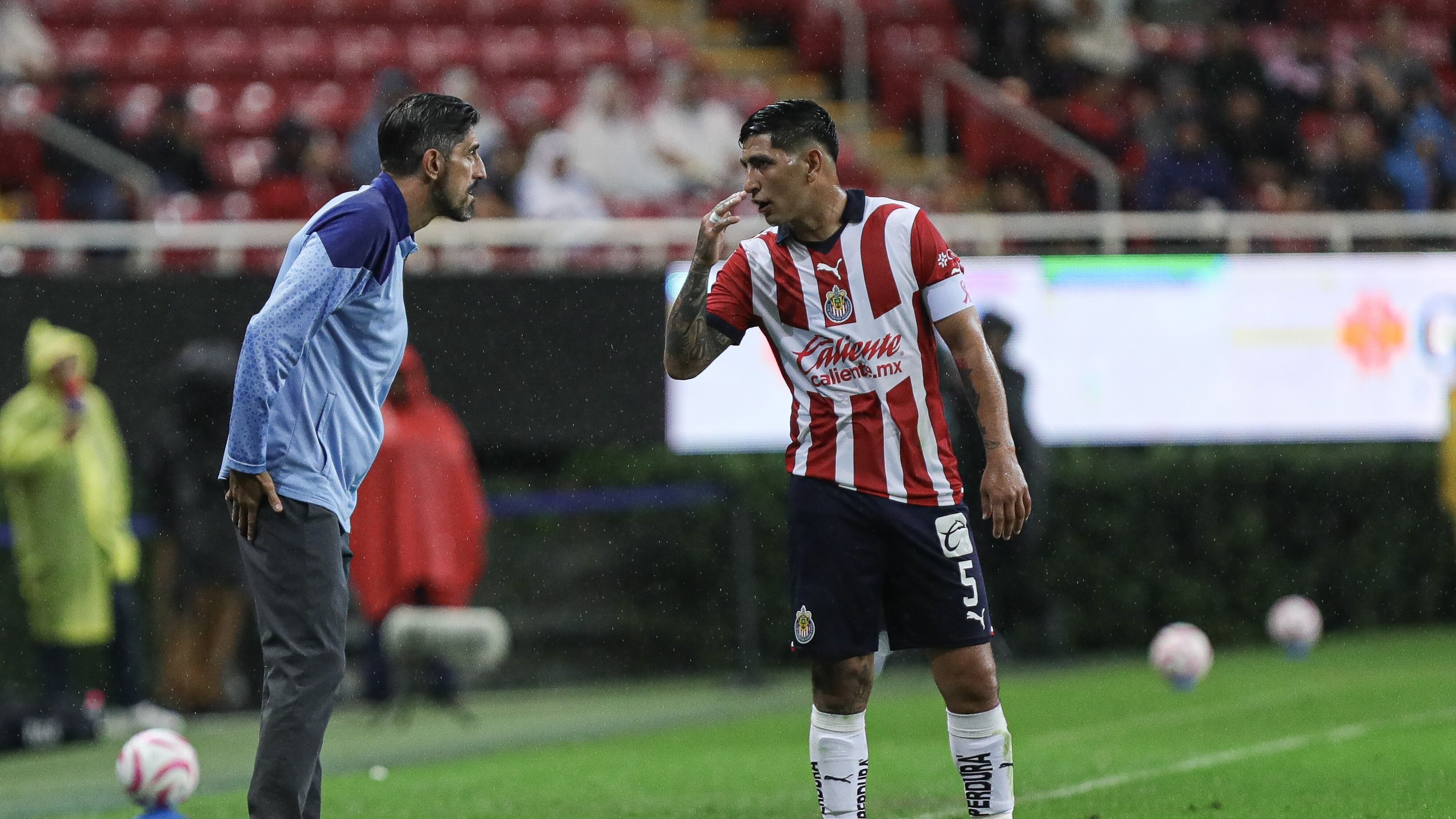Veljko Paunovic y Víctor Guzmán no llevan una buena relación.