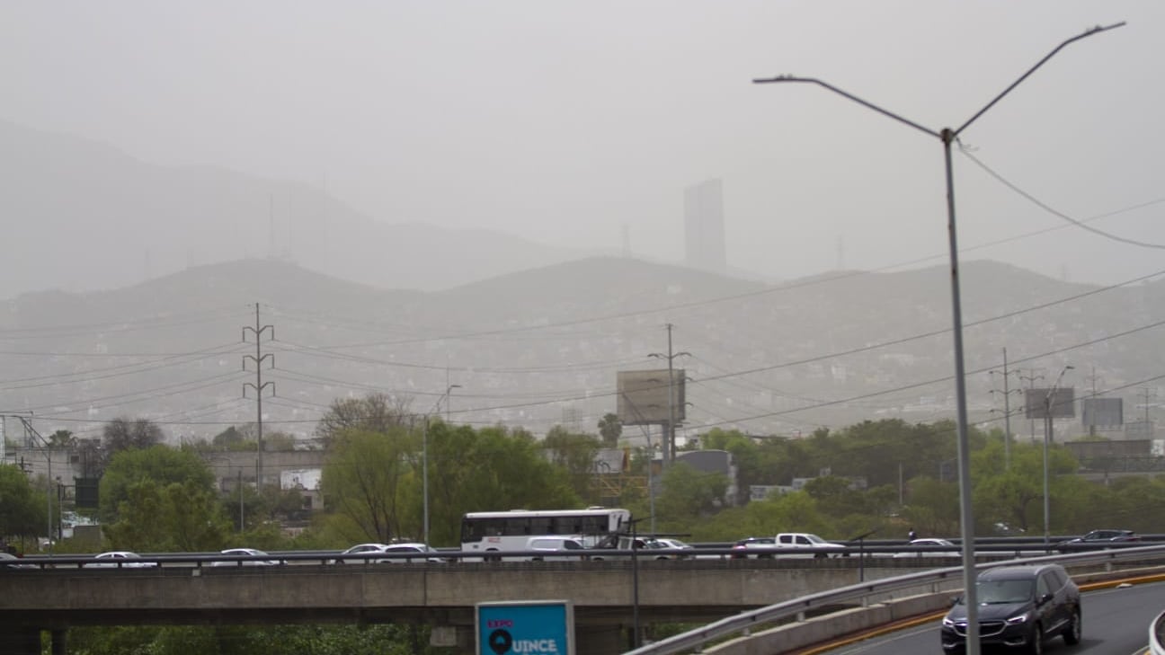 Lozano Caballero destacó el creciente compromiso del sector productivo, al registrarse más de mil 900 empresas interesadas en regularizarse ambientalmente.