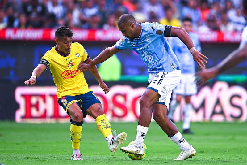 Salomón Rondón se lanzó contra el América.