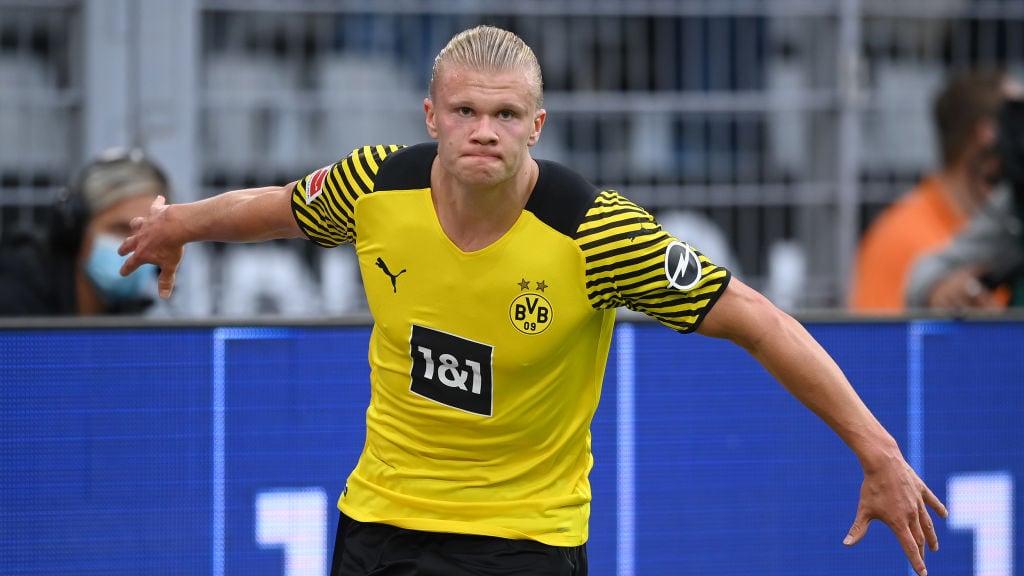 El delantero del Borussia Dortmund, Erling Haaland, recientemente descubrió cuál es su valoración en el FIFA 22 y no quedó muy contento