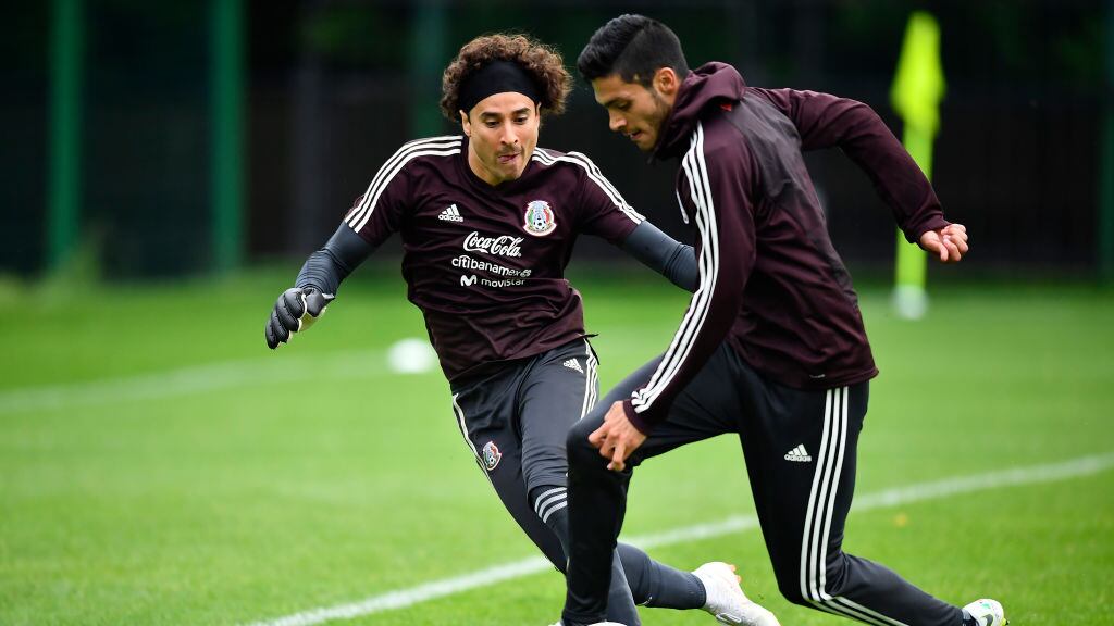 Guillermo Ochoa y Raúl Jiménez