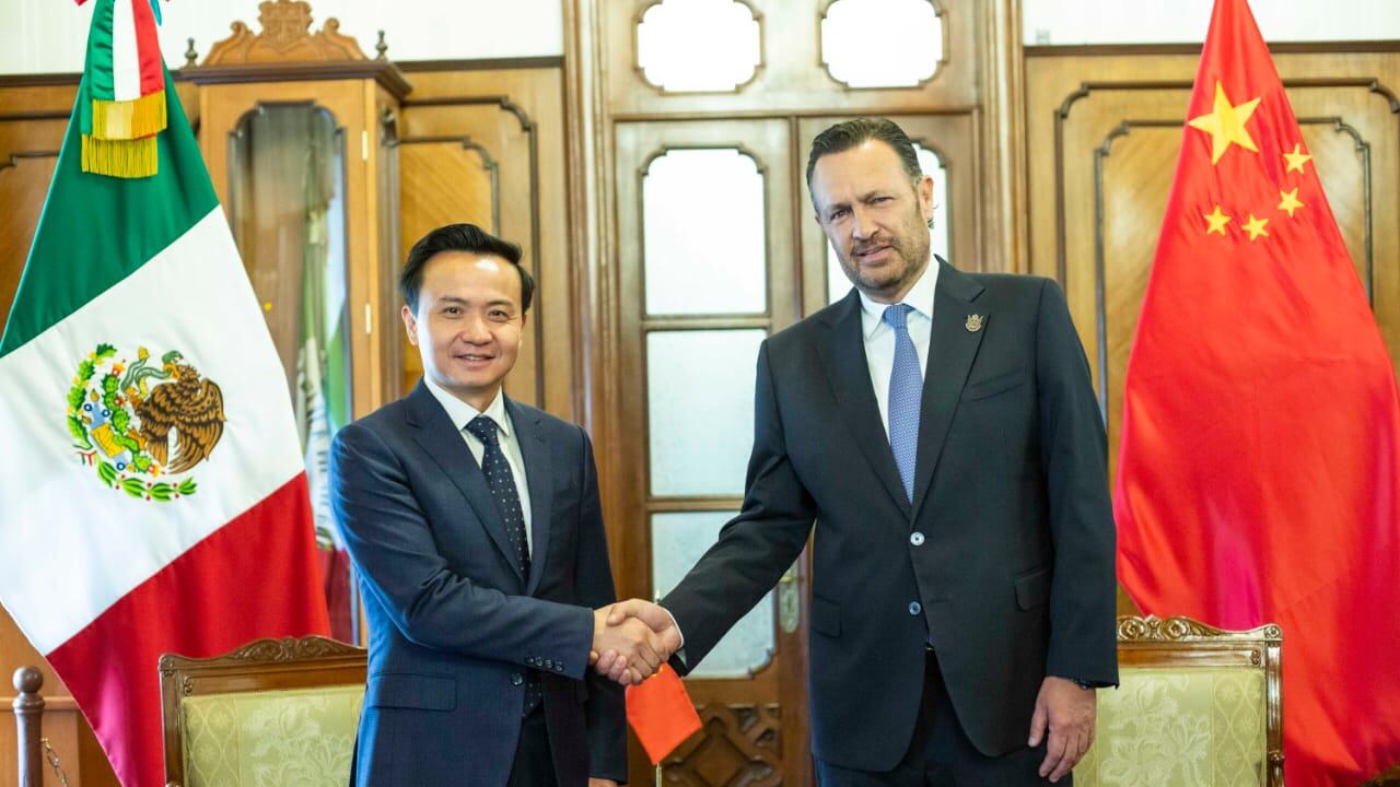 Mauricio Kuri se reúne con Embajador de China en México