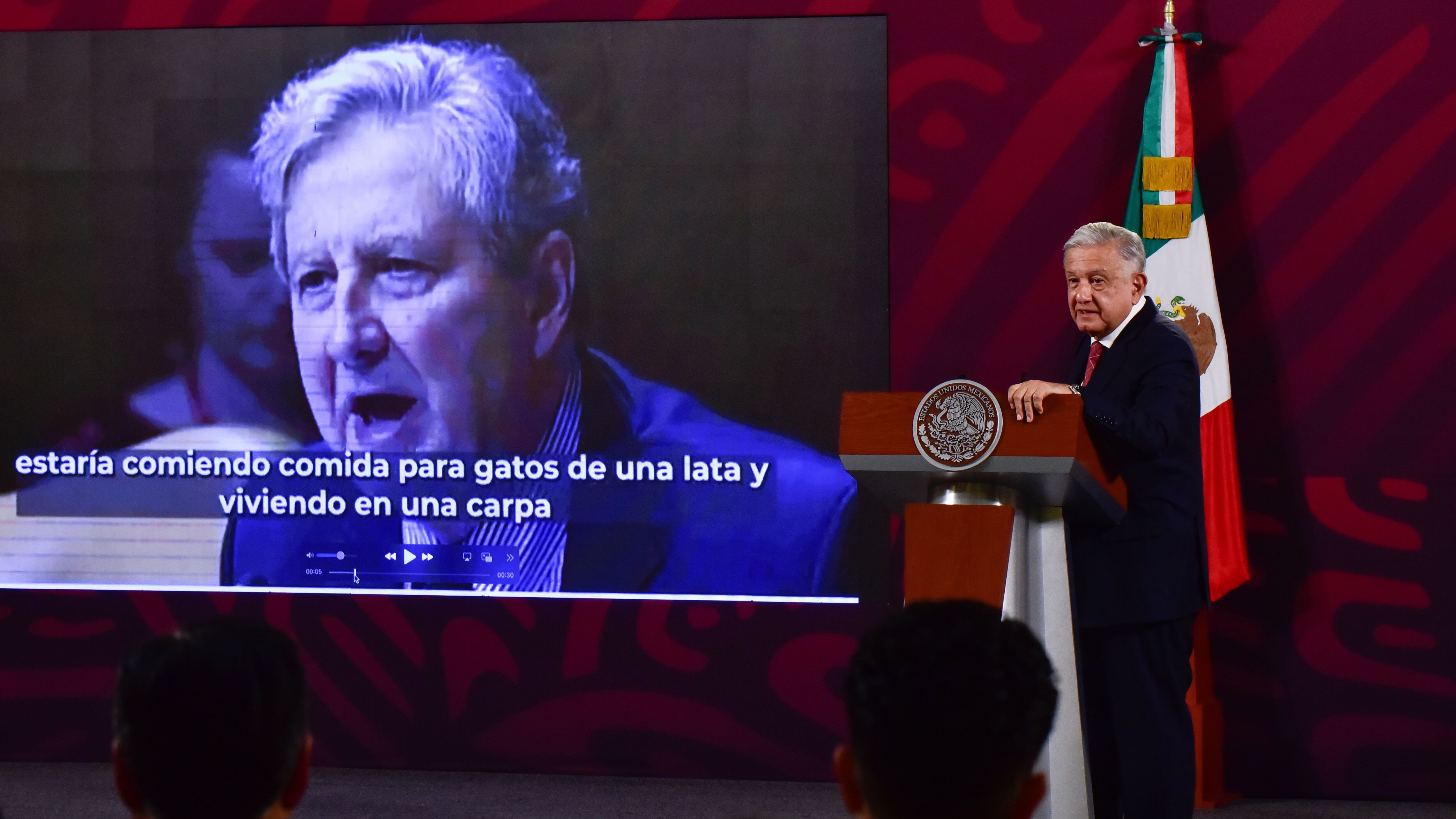 CIUDAD DE MÉXICO, 31MAYO2023.-Andrés Manuel López Obrador, presidente de México, encabezó conferencia de prensa matutina en Palacio Nacional. Estuvo acompañado por: Hugo López-Gatell Ramírez, subsecretario de Prevención y Promoción de la Salud; Germán Martínez Santoyo, director general de la Comisión Nacional del Agua (Conagua); Aarón Mastache Mondragón, subdirector general de Infraestructura Hidroagrícola; Cedric Escalante Sauri, director general del Proyecto Baluarte; Alejandro Isauro Martínez Orozco, director general del Organismo de la Cuenca del Pacífico; Ana Elizabeth García Vilchis; Iván Hernández Uribe, ingeniero residente del Canal Centenario; Claudia Gómez Godoy, encargada de la Presa El Zapotillo; y Raúl Manzano Vélez, coordinador del Proyecto Acueducto López Mateos.
FOTO: MARIO JASSO/CUARTOSCURO.COM