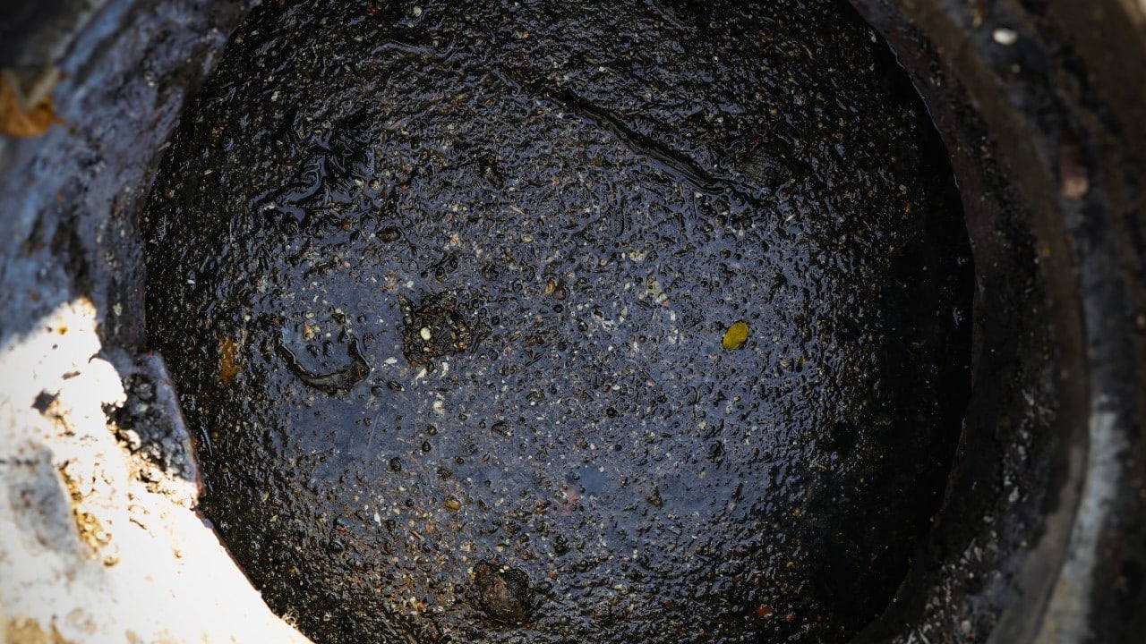 Los drenajes tapados es uno de los grandes problemas que enfrenta la paraestatal.