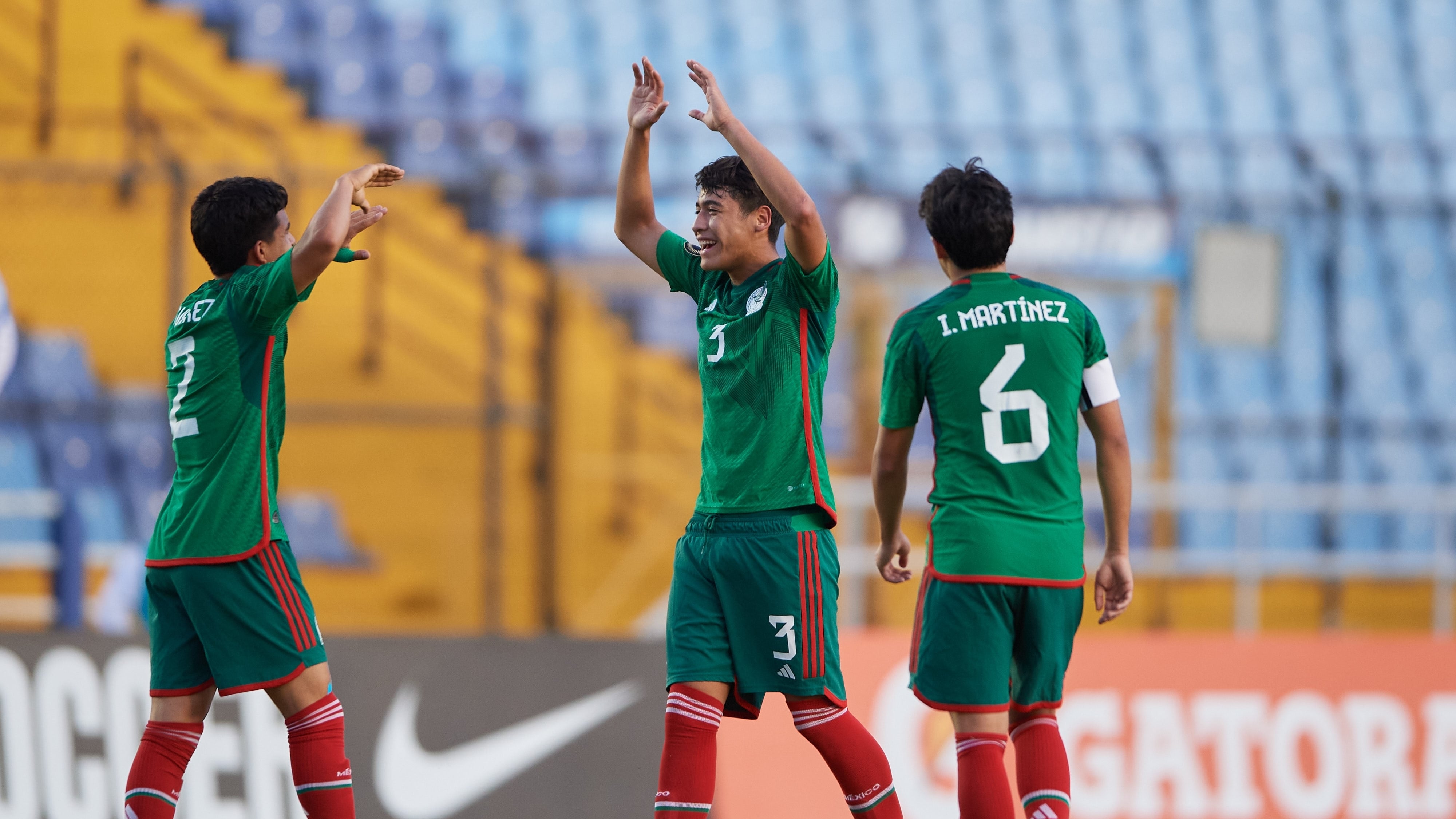 México goleó 5-0 a Panamá.