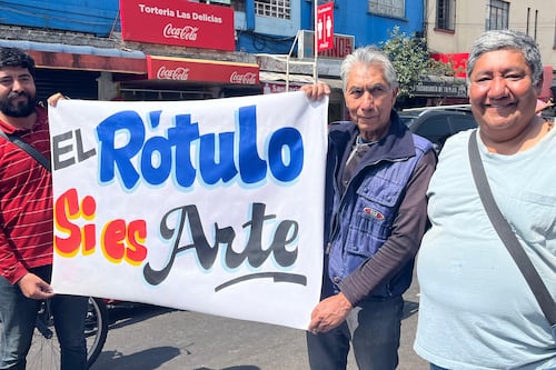 ¿Recuerdas los rótulos pintados a mano? Alguien los está rescatando antes de que sea tarde