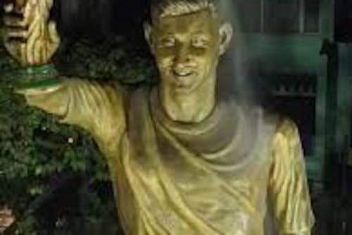 Inauguran en India la estatua más alta del mundo dedicada a Lionel Messi