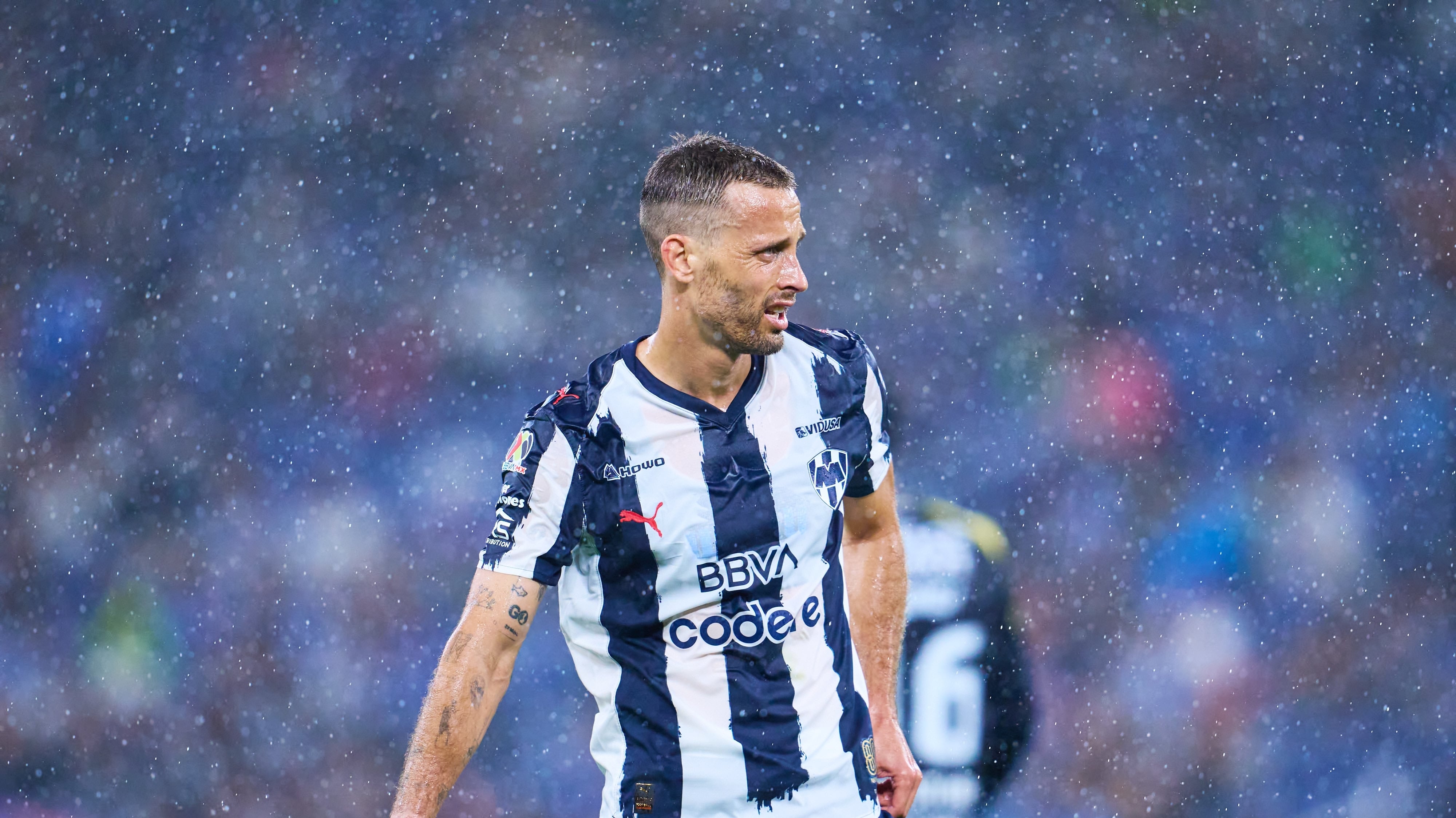 Sergio Canales acusado de romper el vestidor en Rayados.