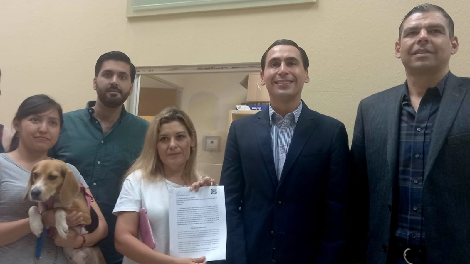 Luis Susarrey, Jesús Gómez Reyes y Juan Pablo Castuera estuvieron acompañados de veterinarias y una activista.